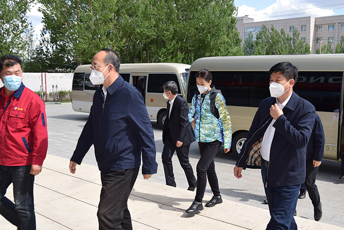 吉林省委常委、常務(wù)副省長吳靖平蒞臨鵬鴻生產(chǎn)基地督導(dǎo)調(diào)研