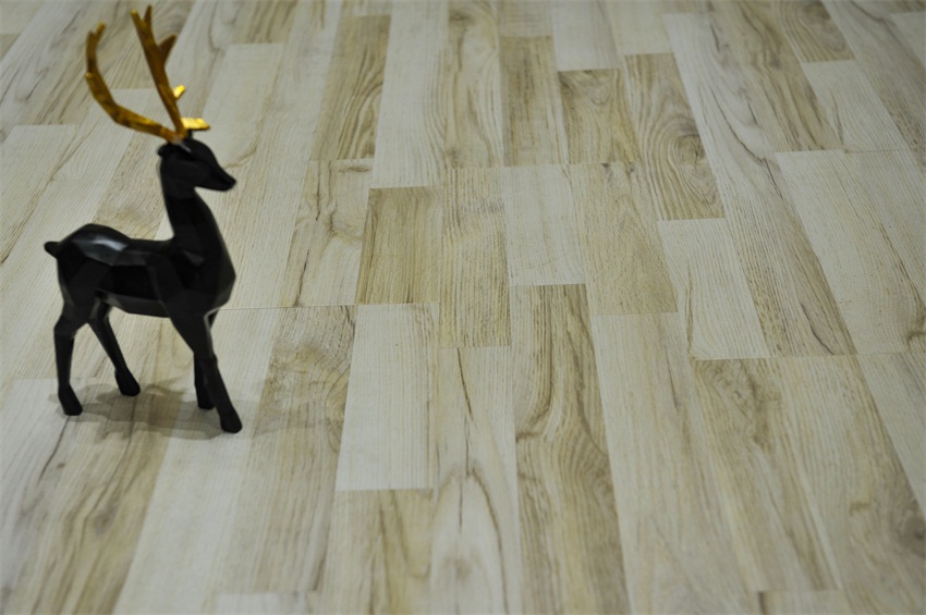 鵬鴻強化復(fù)合地板2810